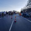 Verkehrsunfall mit mehreren PKW, Personen eingeklemmt